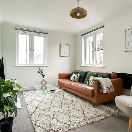 Luxury 2 Bedroom City Centre Apartment - Secure Parking - Amazing Location! 坎特伯雷 外观 照片