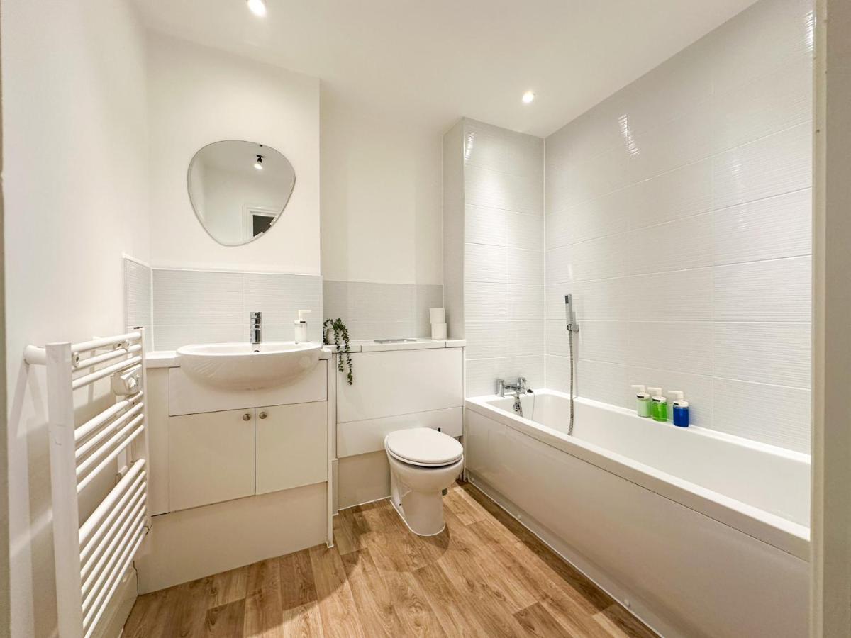 Luxury 2 Bedroom City Centre Apartment - Secure Parking - Amazing Location! 坎特伯雷 外观 照片