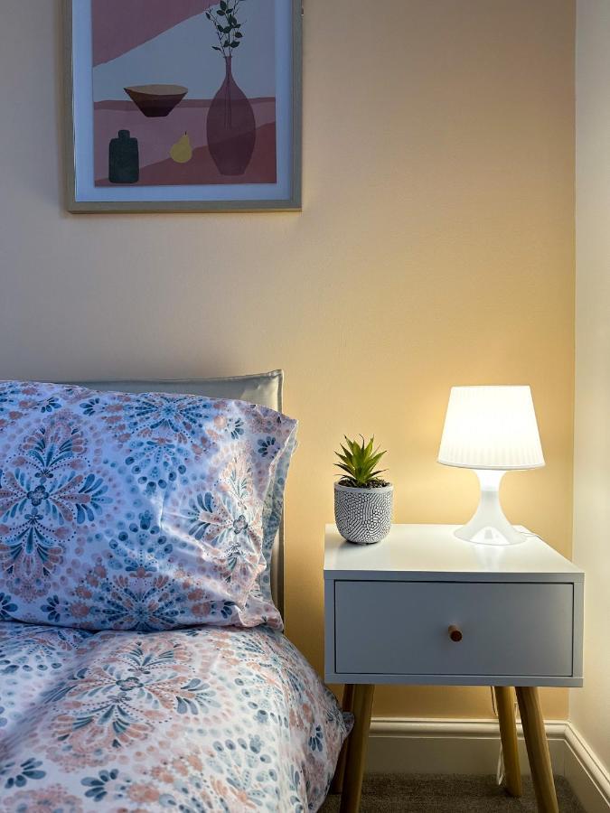 Luxury 2 Bedroom City Centre Apartment - Secure Parking - Amazing Location! 坎特伯雷 外观 照片