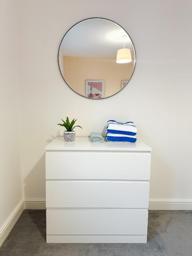 Luxury 2 Bedroom City Centre Apartment - Secure Parking - Amazing Location! 坎特伯雷 外观 照片