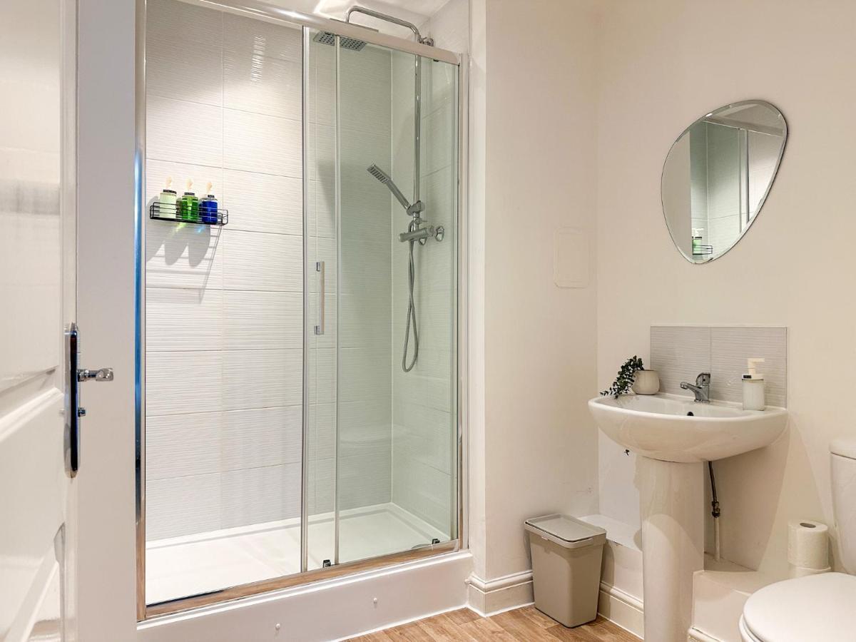 Luxury 2 Bedroom City Centre Apartment - Secure Parking - Amazing Location! 坎特伯雷 外观 照片