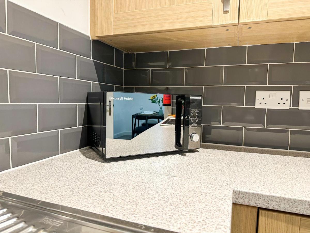 Luxury 2 Bedroom City Centre Apartment - Secure Parking - Amazing Location! 坎特伯雷 外观 照片