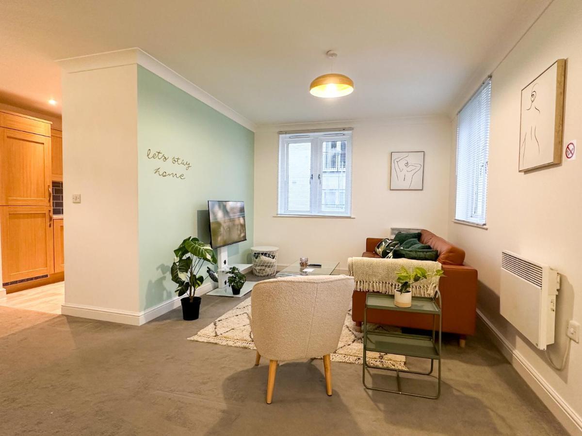 Luxury 2 Bedroom City Centre Apartment - Secure Parking - Amazing Location! 坎特伯雷 外观 照片