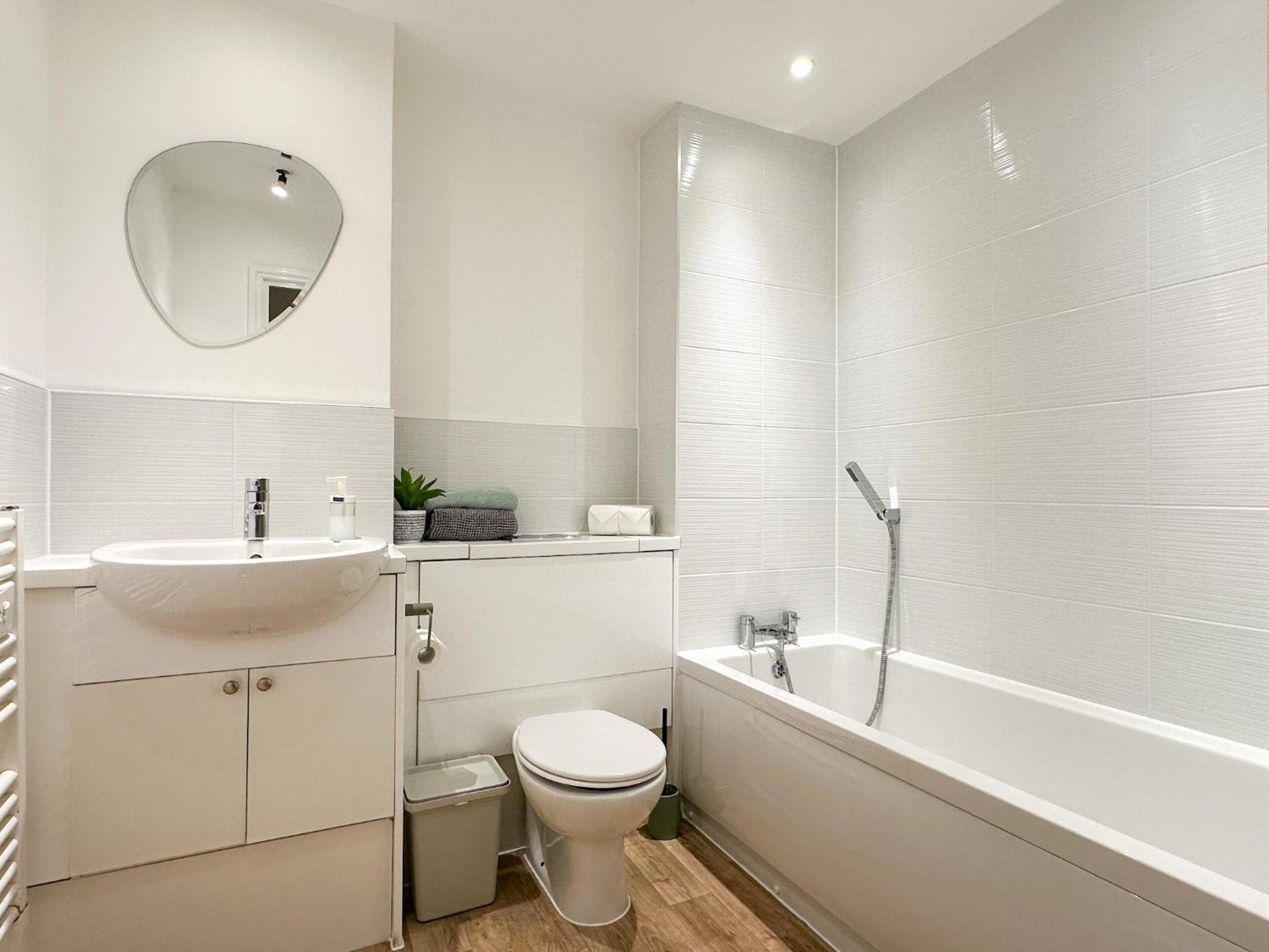 Luxury 2 Bedroom City Centre Apartment - Secure Parking - Amazing Location! 坎特伯雷 外观 照片