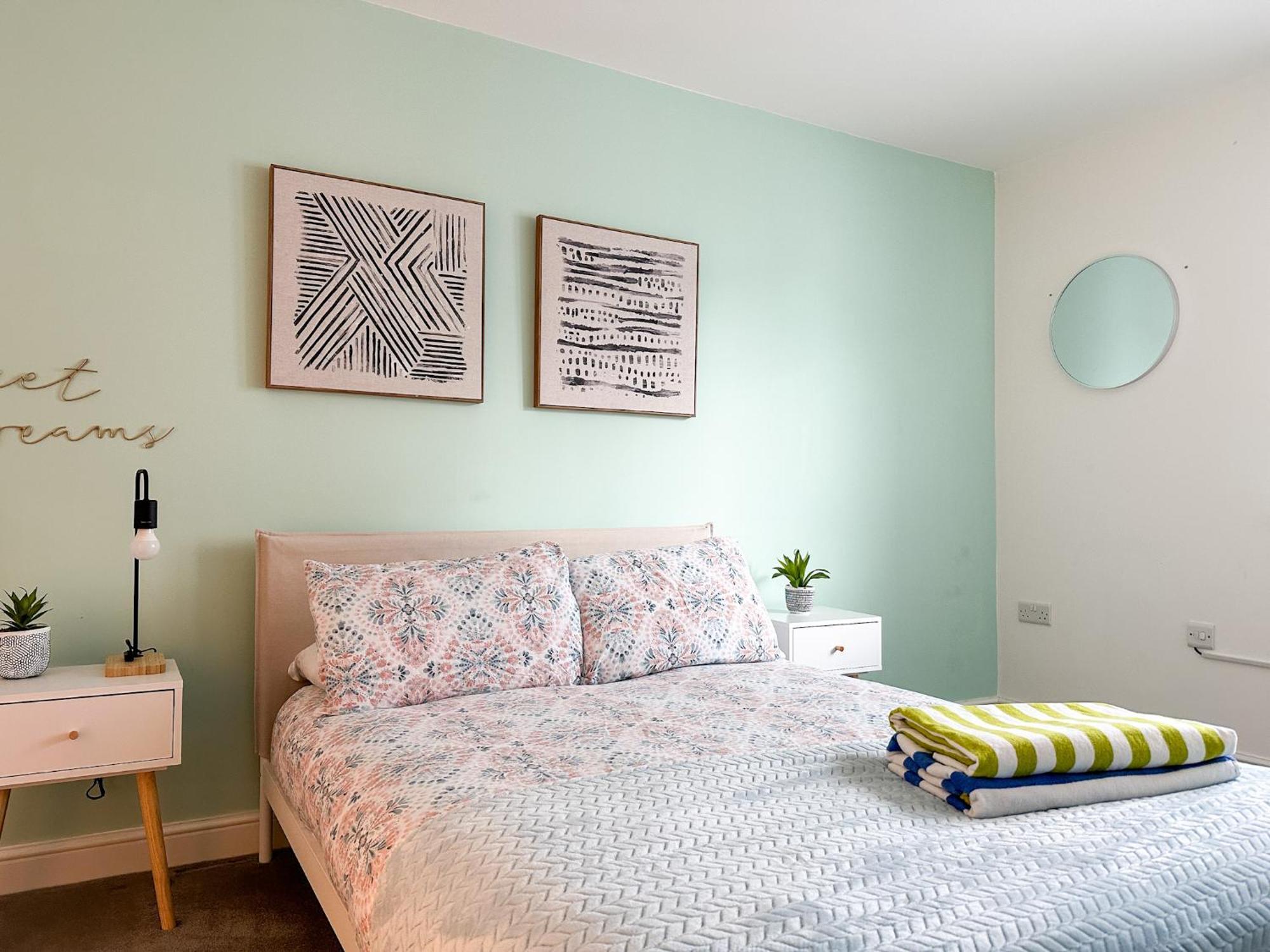 Luxury 2 Bedroom City Centre Apartment - Secure Parking - Amazing Location! 坎特伯雷 外观 照片
